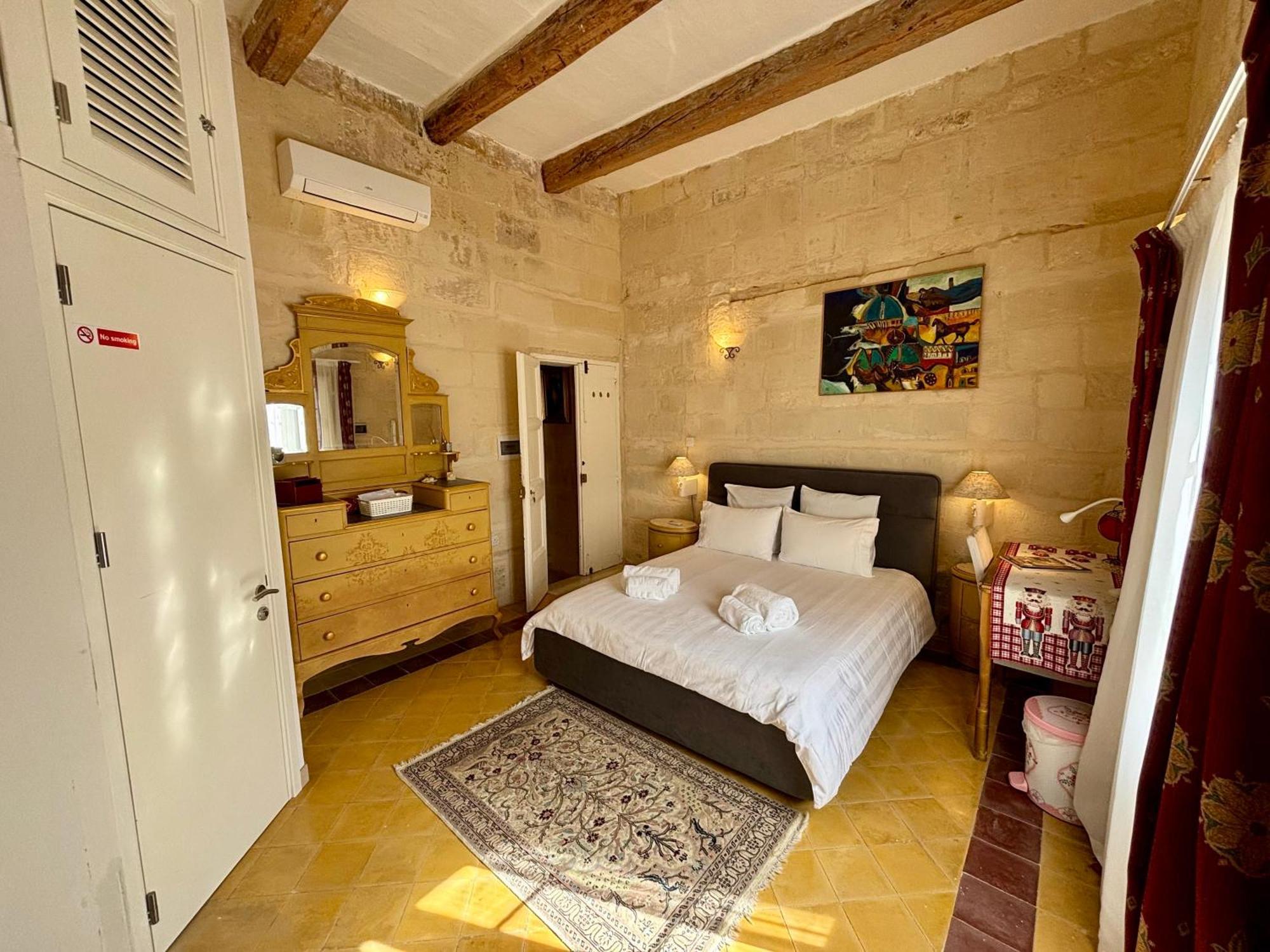 The Knight - Heritage & Art Home At Birgu Square Exterior photo